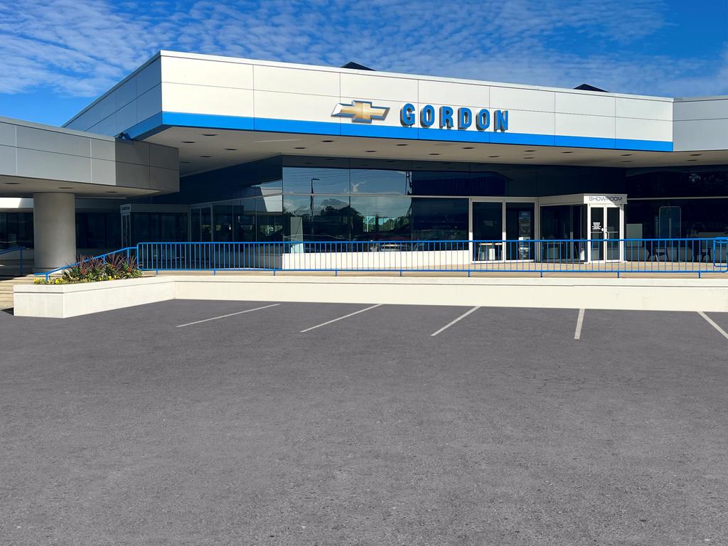 Dealership gallery photo 1